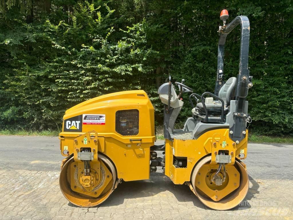 CAT CB 24 B 雙輪滾壓機