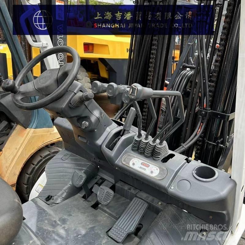 TCM 30 柴油卡車