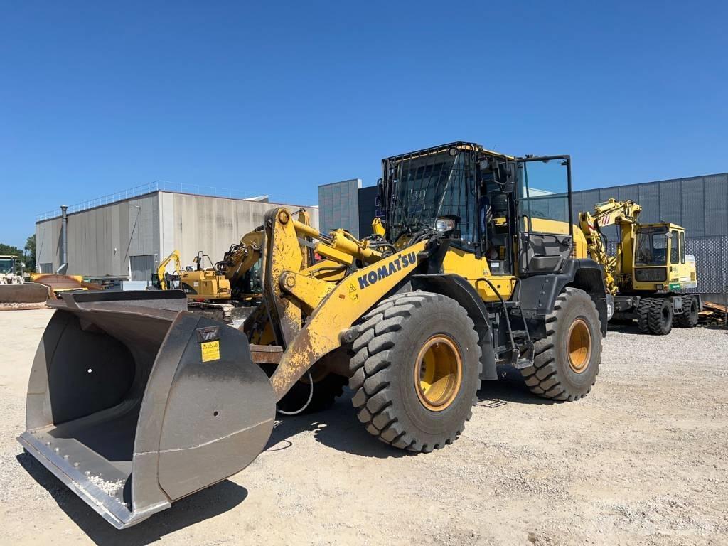 Komatsu WA 270-8 輪胎式裝載機