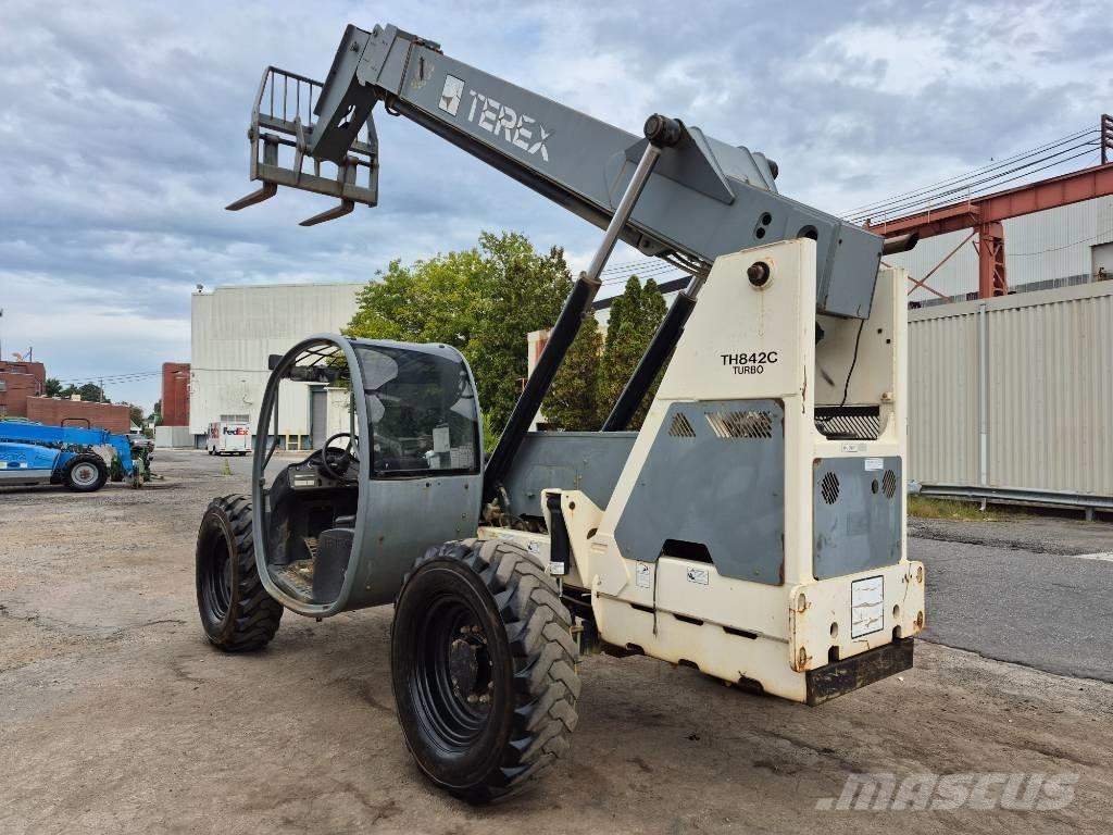 Terex TH 842 C 伸縮臂操作車