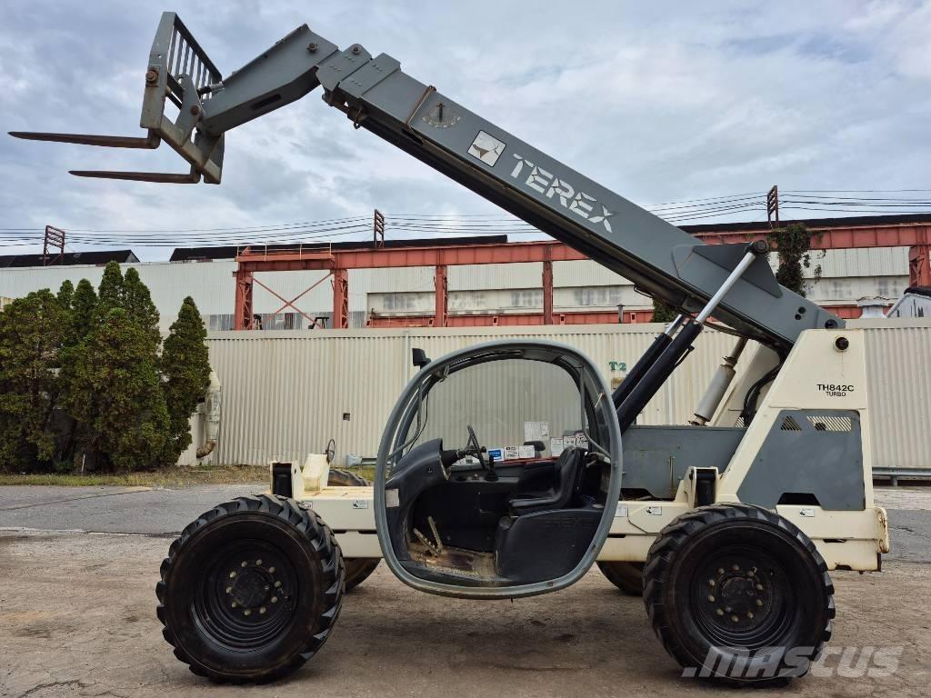 Terex TH 842 C 伸縮臂操作車