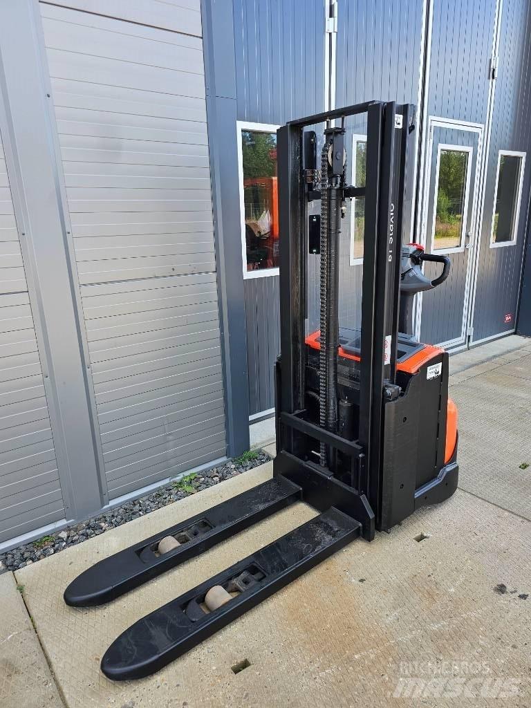 BT SWE 120 L 行走控制式堆積機
