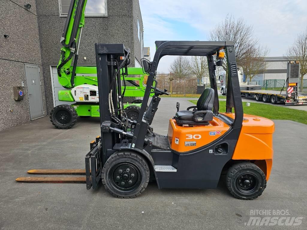 Doosan D 30 G 柴油卡車