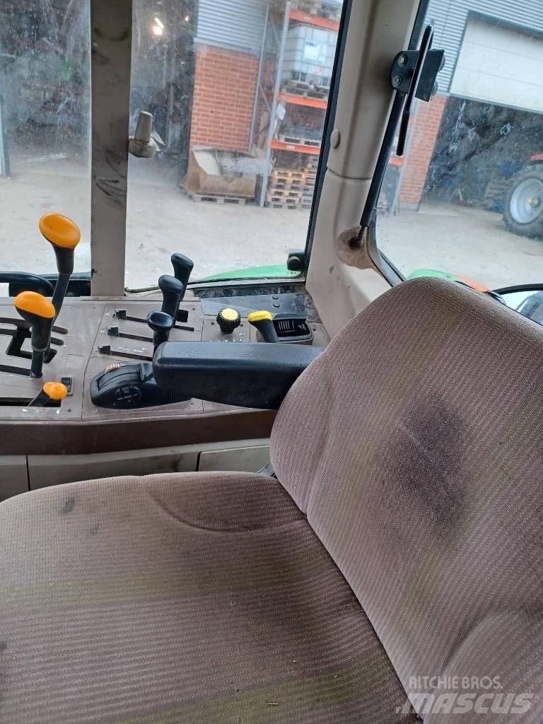 John Deere 6220 曳引機