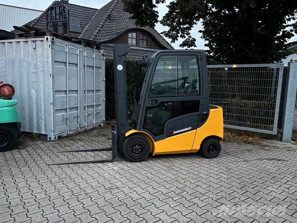 Jungheinrich DFG 320 柴油卡車