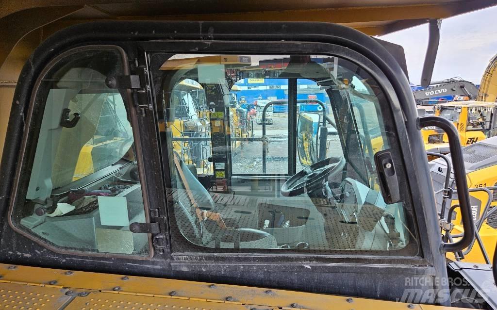 CAT 775 G 鉸接式起吊車