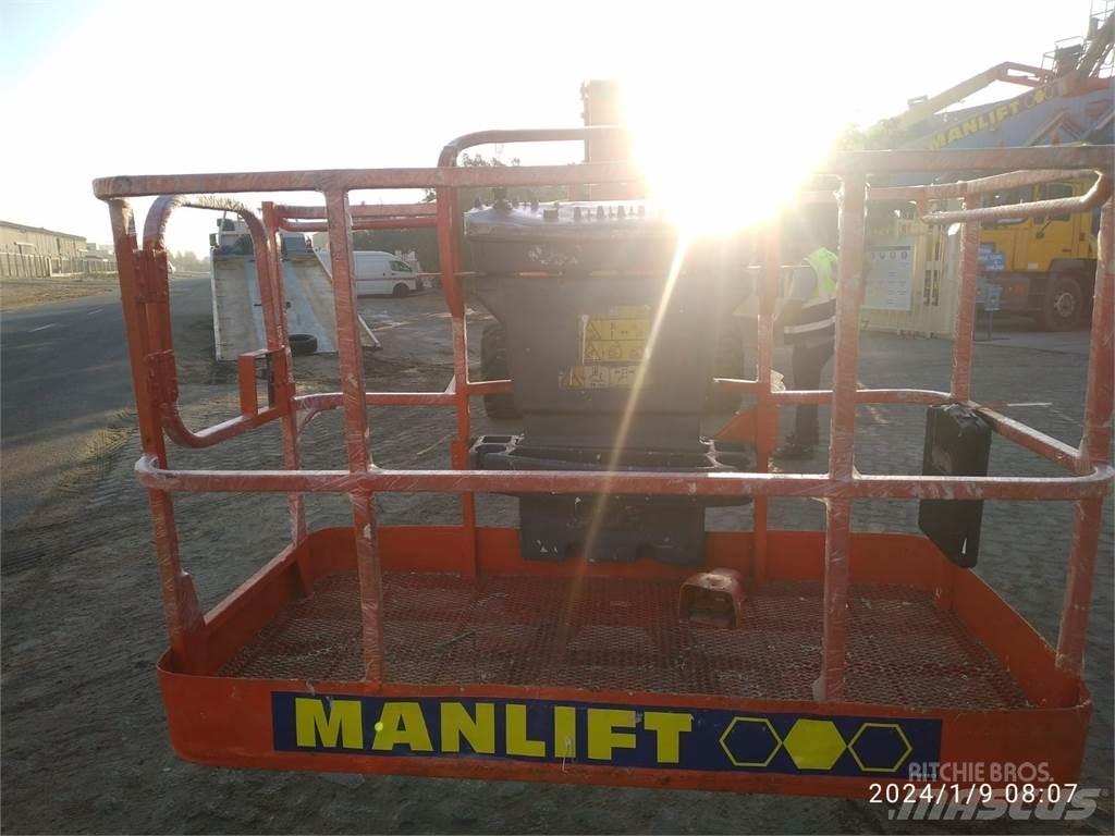 JLG 800AJ 曲臂高空作業車