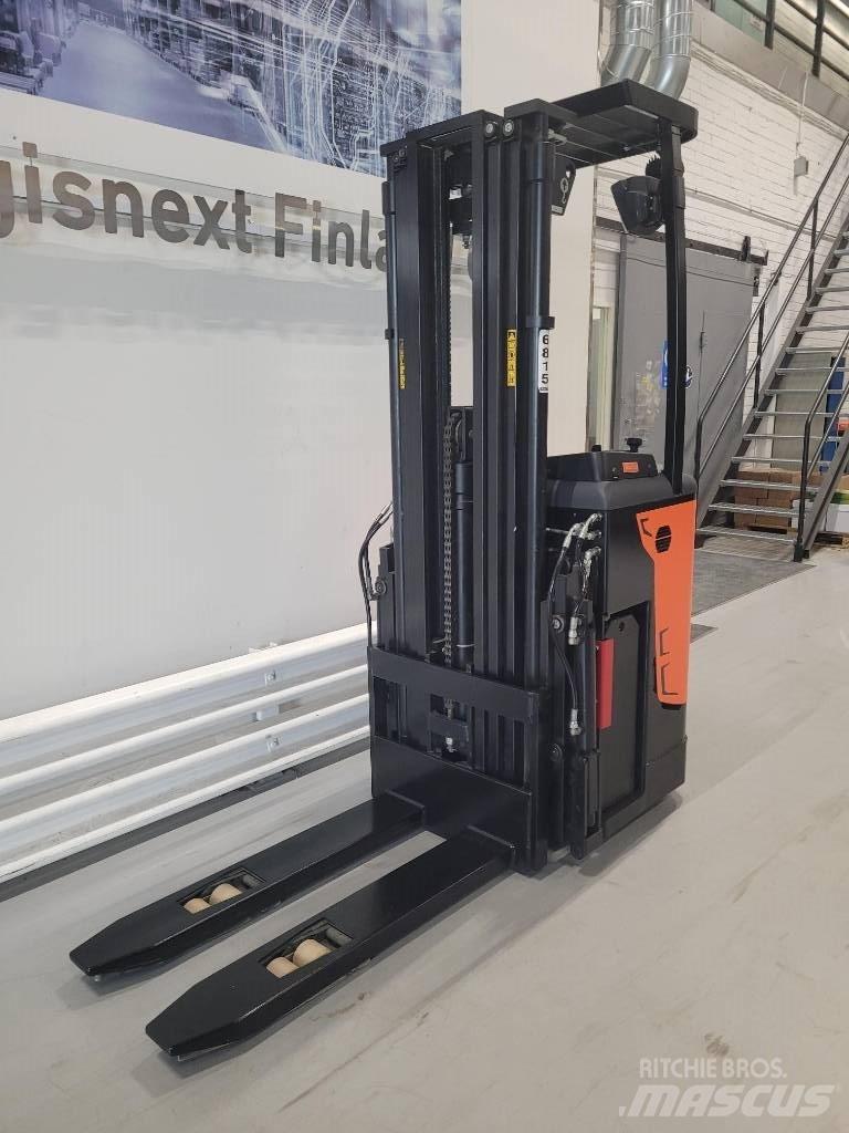 Rocla SST 16 ACI 自走式堆積機
