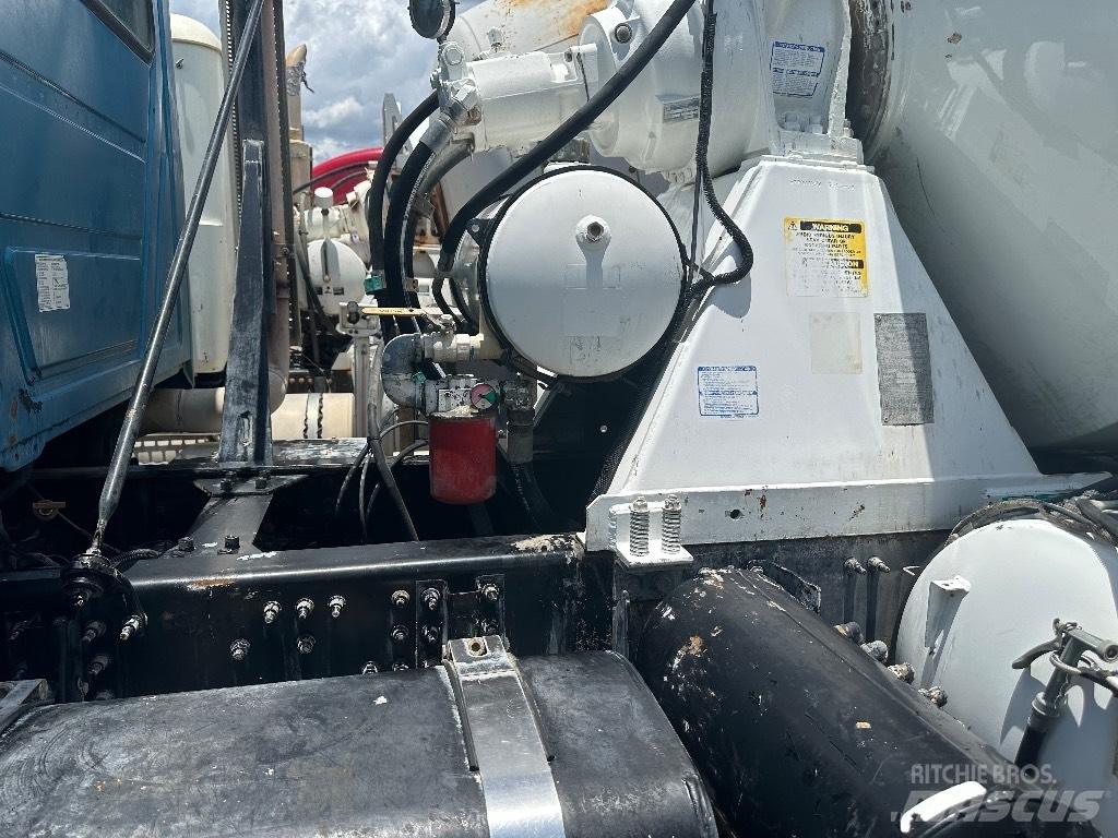 Mack GU 800 其他貨車