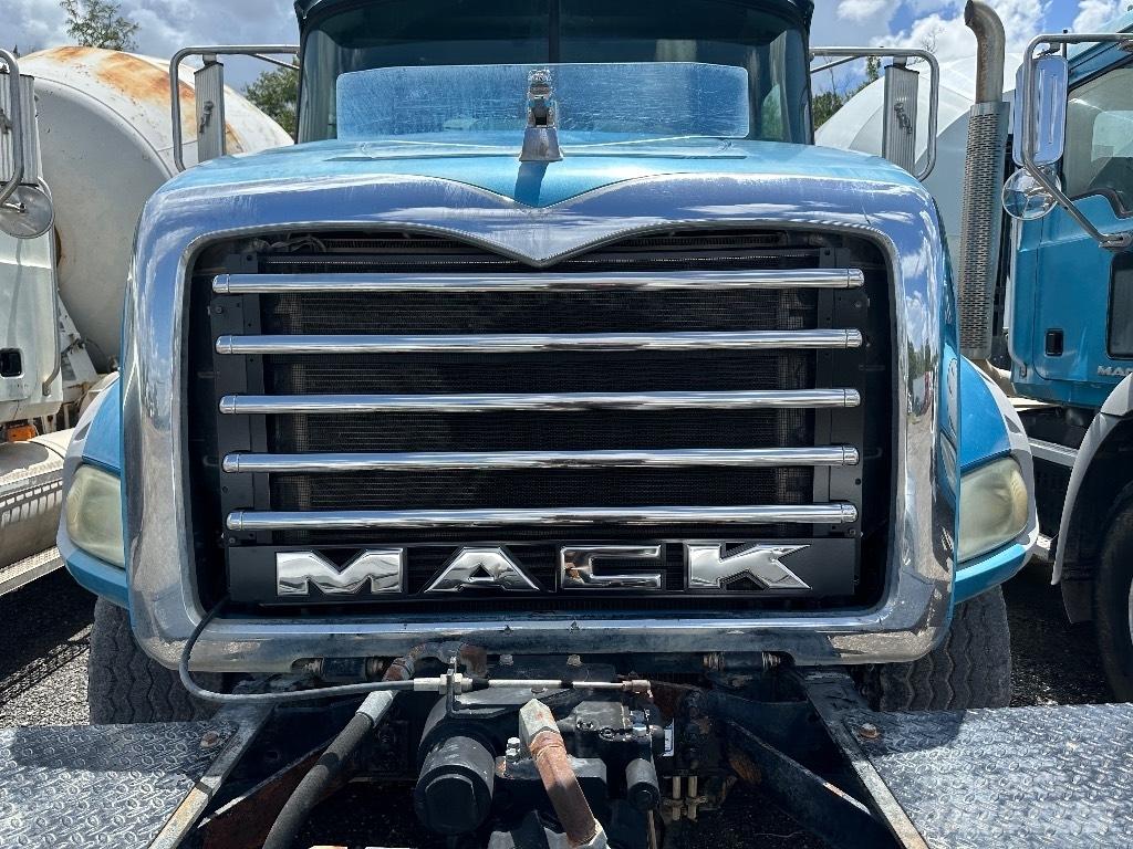 Mack GU 800 其他貨車