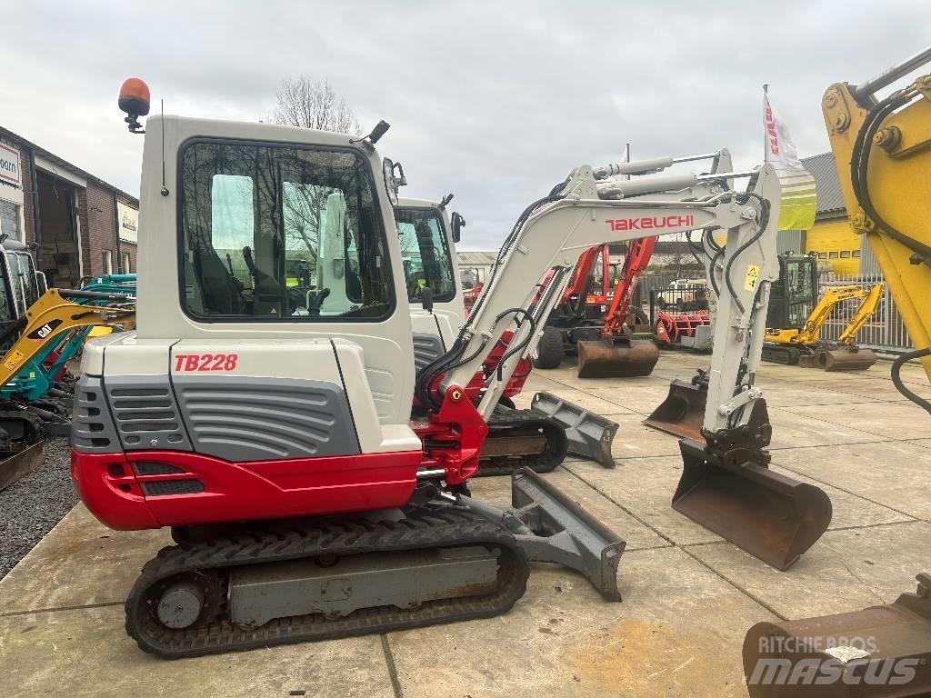 Takeuchi TB228 小型挖土機/掘鑿機<7t(小型挖掘機)