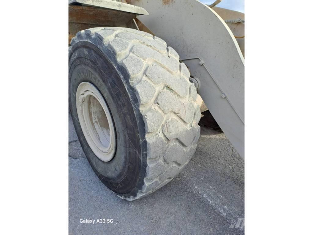 CAT 972 K 輪胎式裝載機