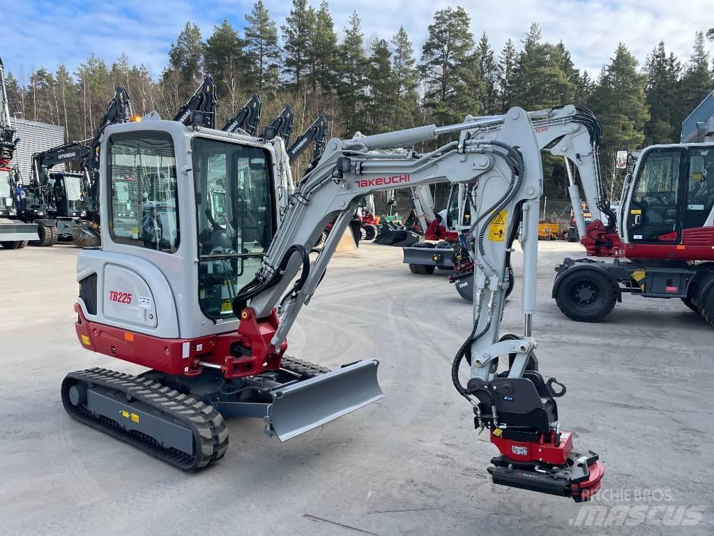 Takeuchi TB 225 小型挖土機/掘鑿機<7t(小型挖掘機)