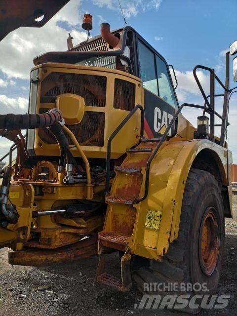 CAT 735 鉸接式起吊車