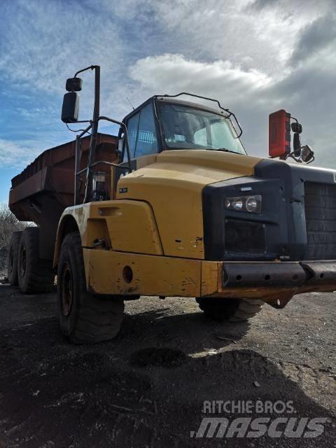 CAT 735 鉸接式起吊車