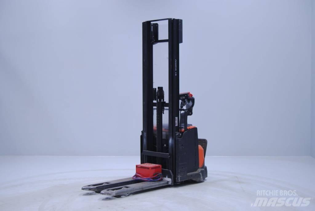 Toyota SWE120L 行走控制式堆積機