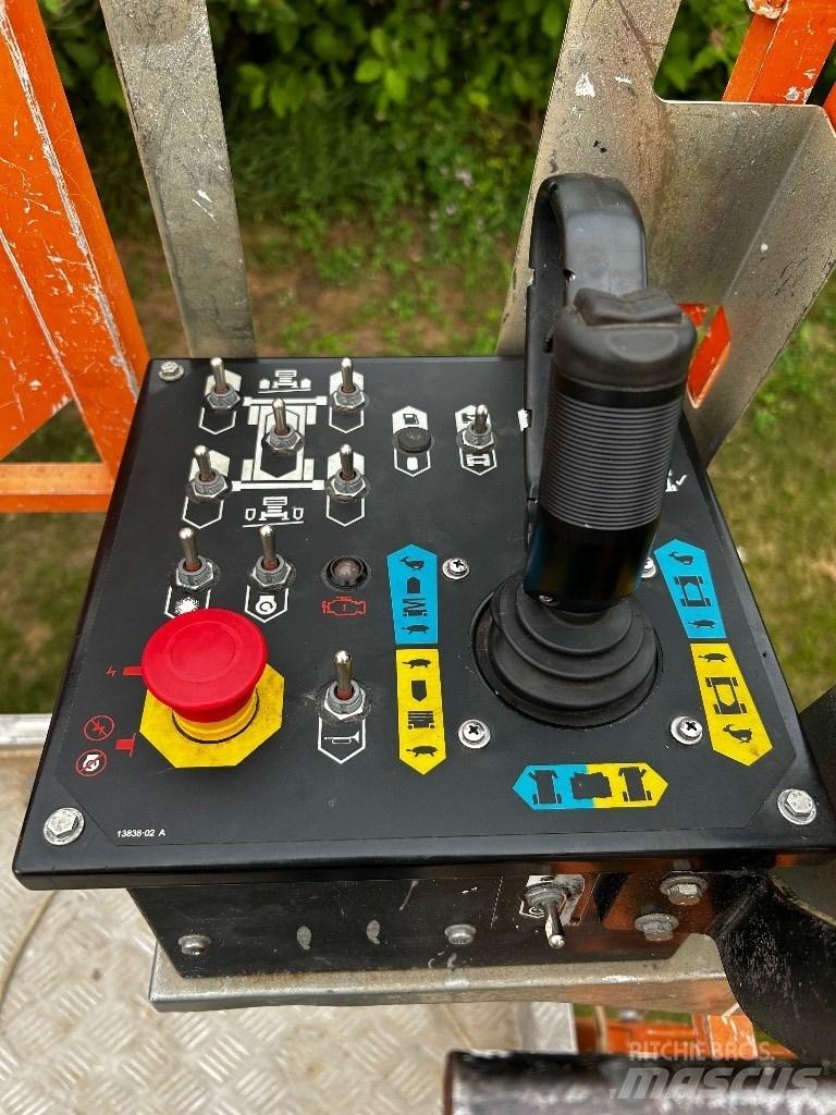 Snorkel S 3370 RT 剪式升降機