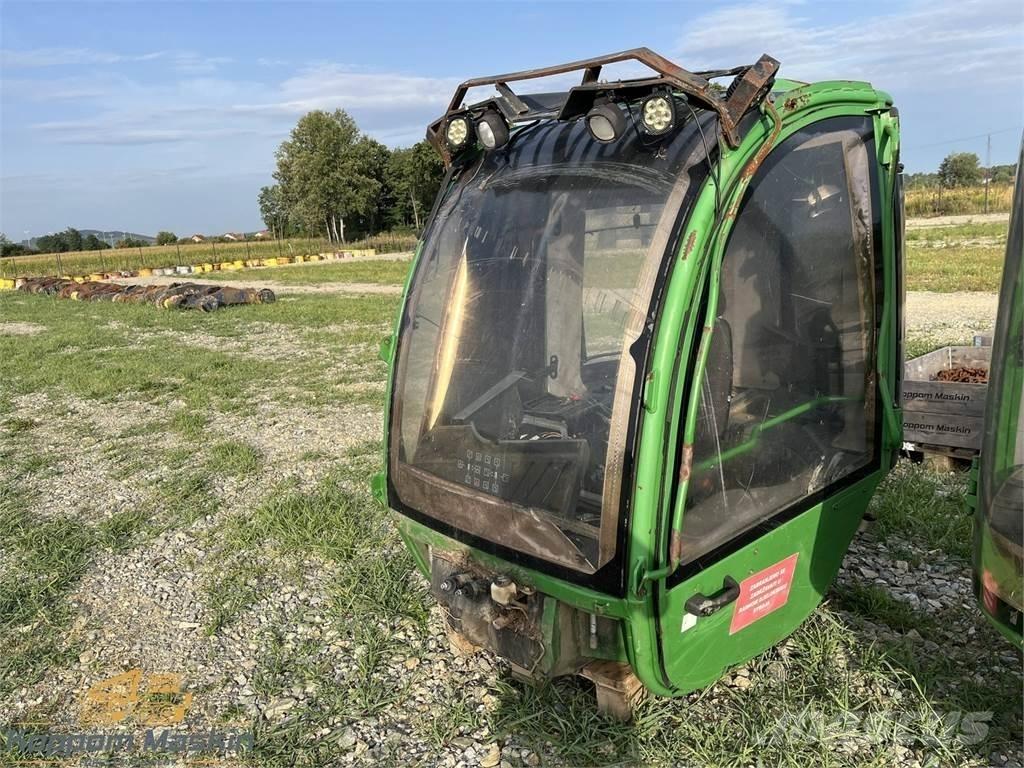 John Deere 1010E 駕駛室與內部