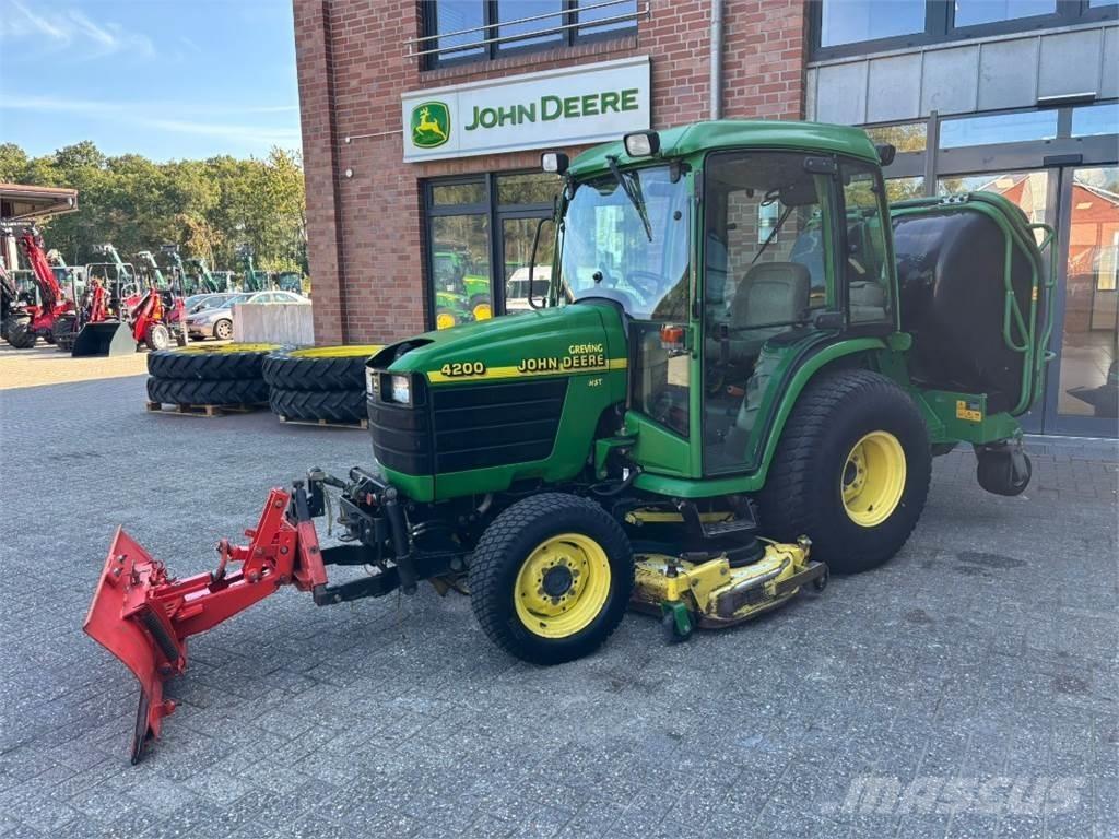 John Deere 4200 小型曳引機