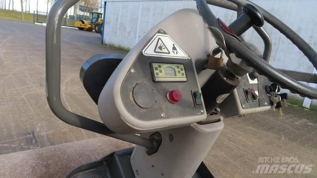 Volvo SD25D 單輪滾壓機