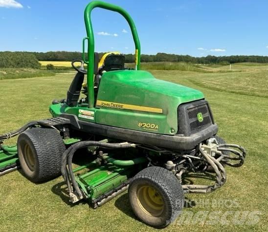 John Deere 8900A 騎乘式割草機