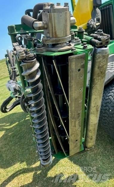 John Deere 8900A 騎乘式割草機