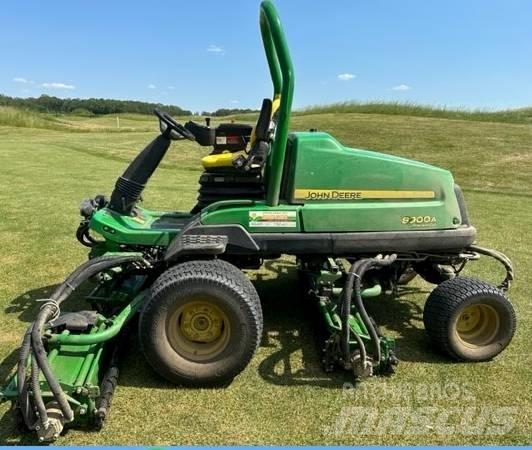 John Deere 8900A 騎乘式割草機