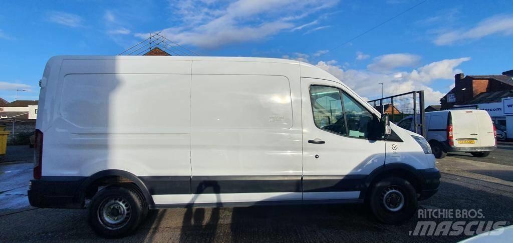 Ford Transit 350 廂式貨物運輸車