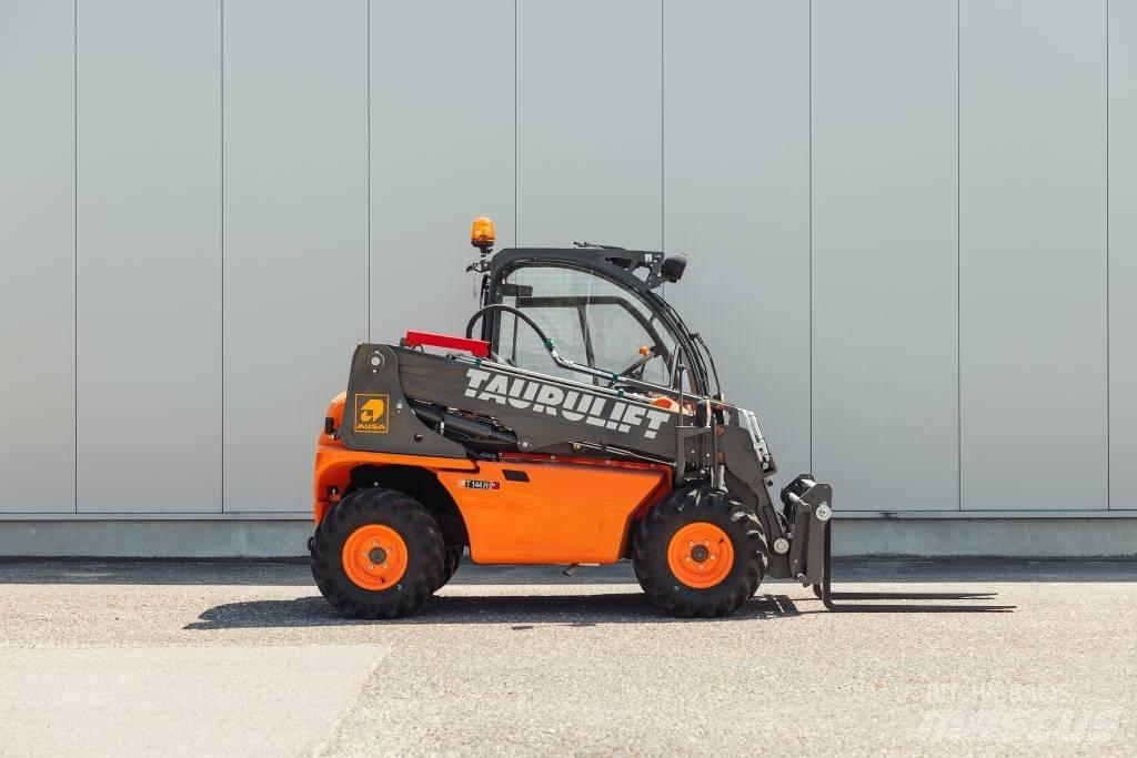 Ausa T 144 H 伸縮臂操作車