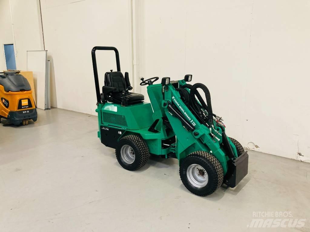 Stama D330 小型裝載機