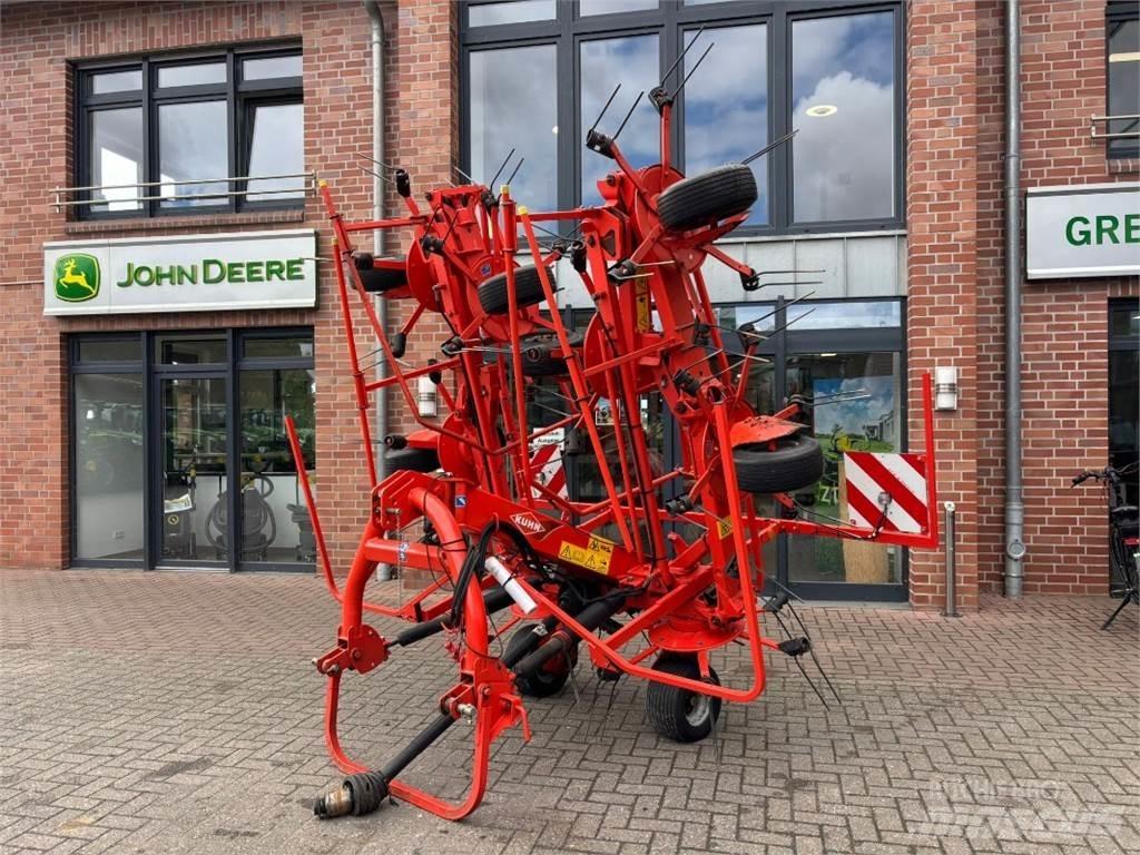 Kuhn GF 8702 耙與翻草機