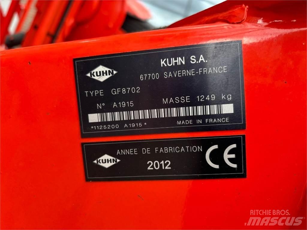 Kuhn GF 8702 耙與翻草機