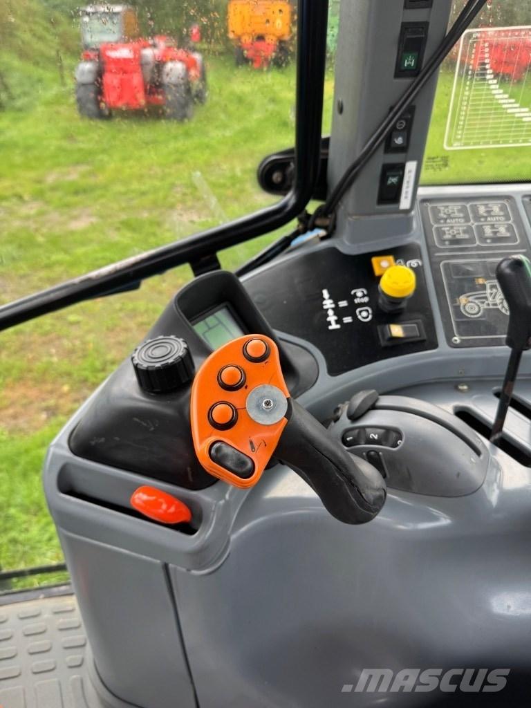 New Holland TM 175 曳引機