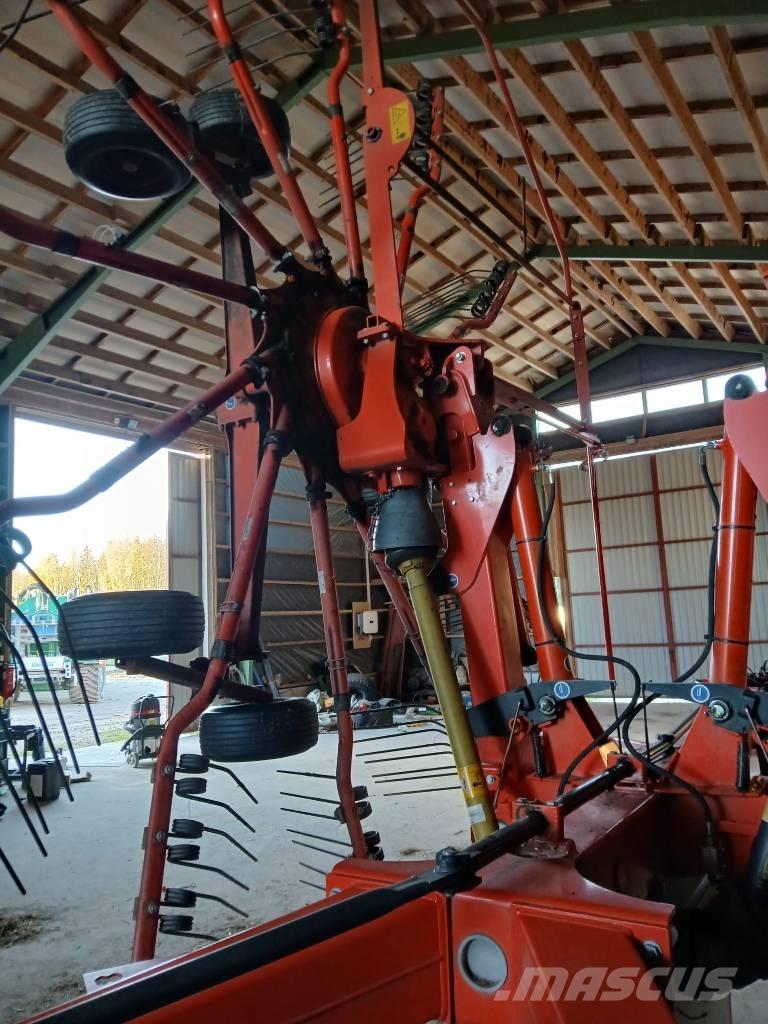 Kuhn GA 8121 堆草機