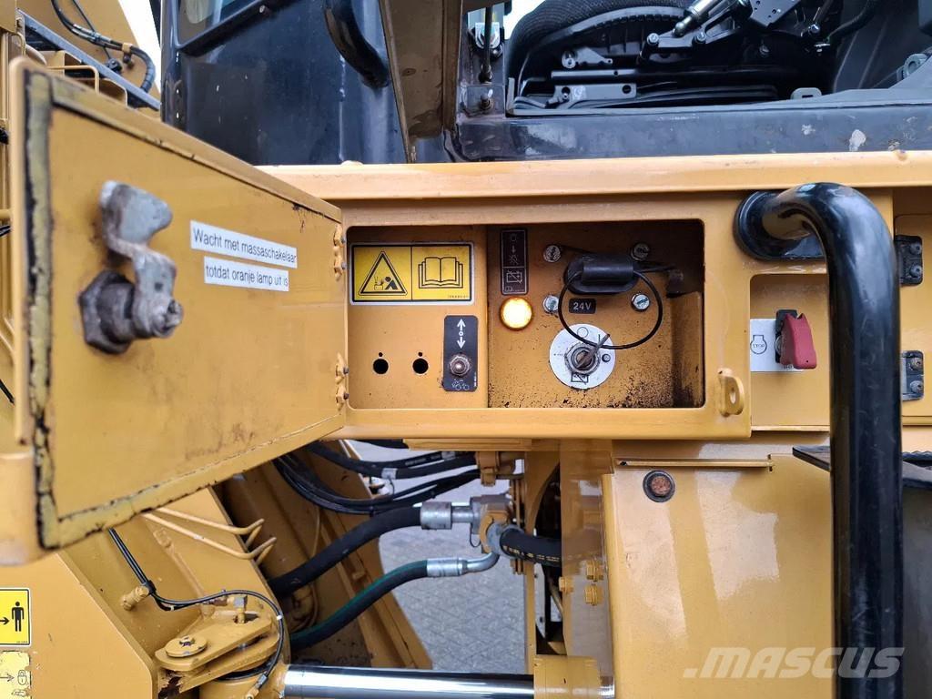 CAT 966M 輪胎式裝載機