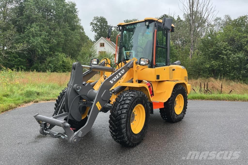 Volvo L 30 輪胎式裝載機