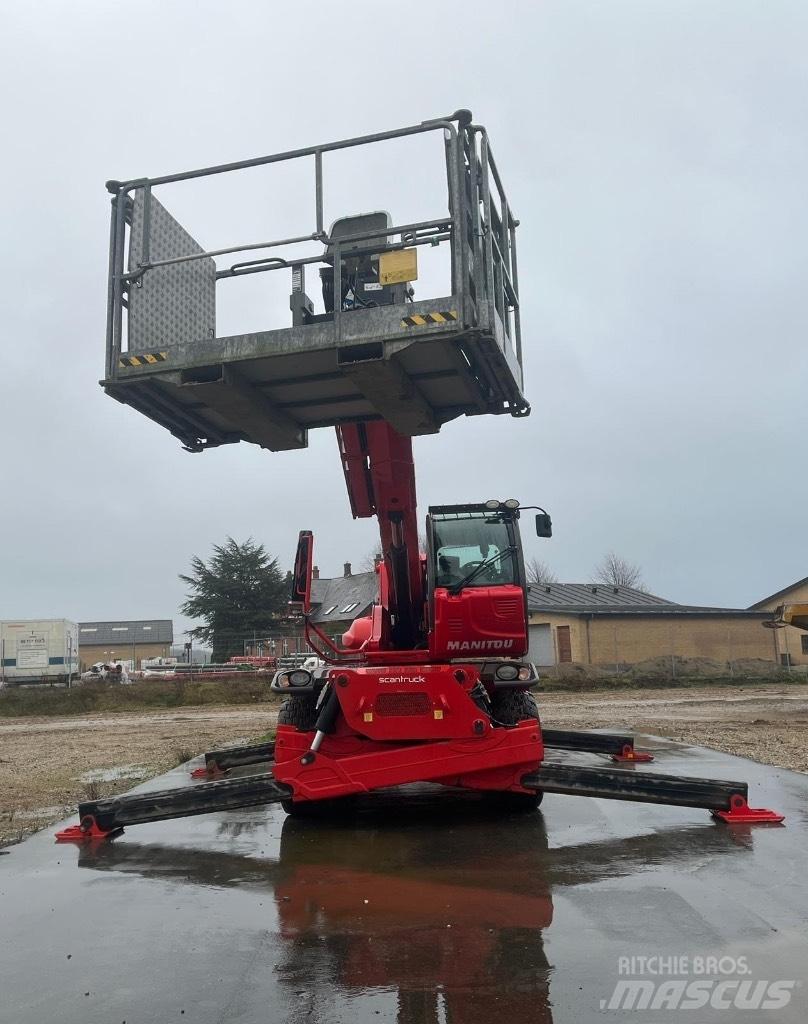 Manitou MRT 3050+ 伸縮臂操作車