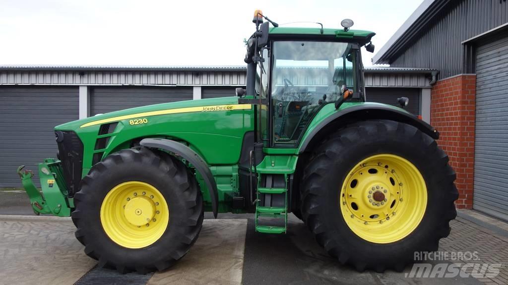 John Deere 8230 ILS 曳引機