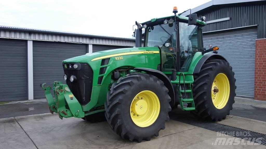 John Deere 8230 ILS 曳引機