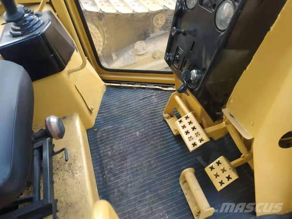 CAT D5M 履帶推土機