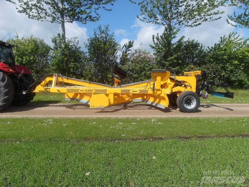 GST VEJHØVL 2550 平土機
