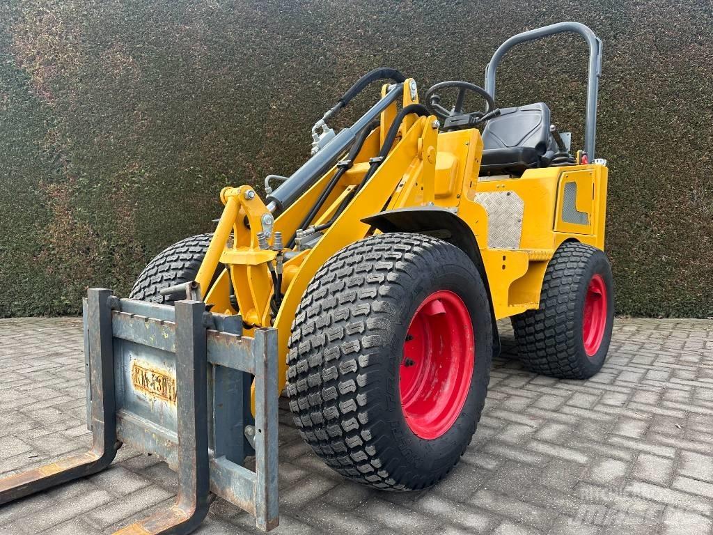 Knikmops KM 130 多功能裝載機