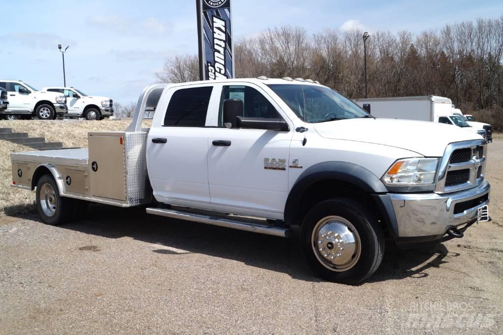 RAM 5500 TRADESMAN 平板式/側卸式卡車