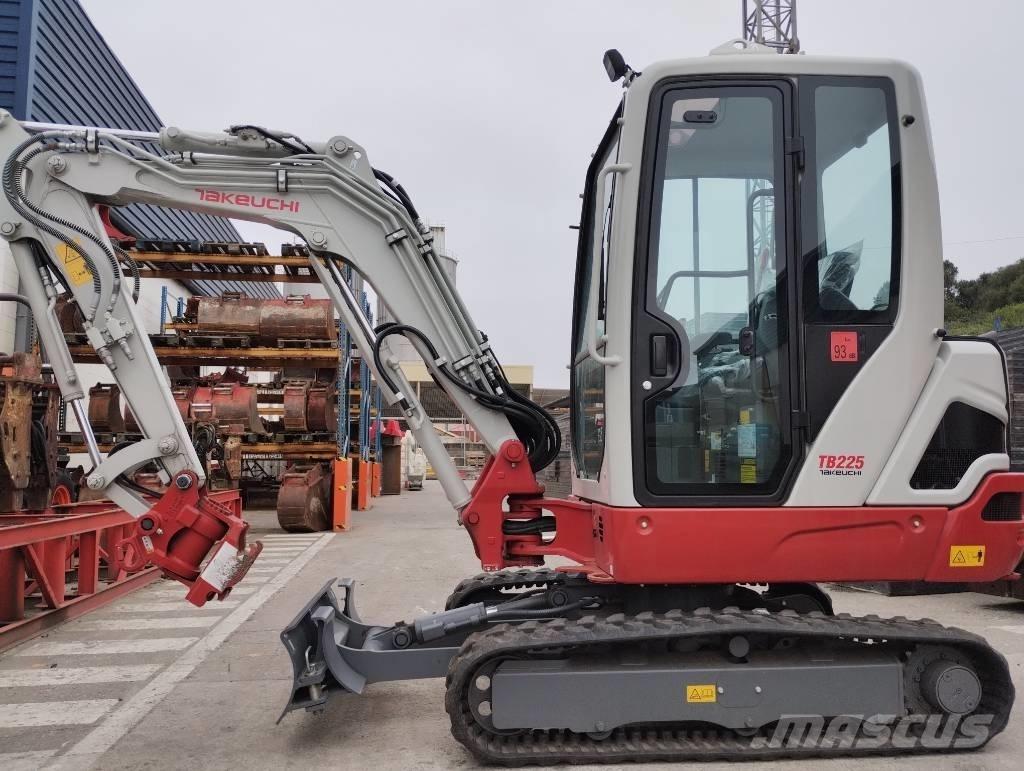 Takeuchi TB 225 小型挖土機/掘鑿機<7t(小型挖掘機)