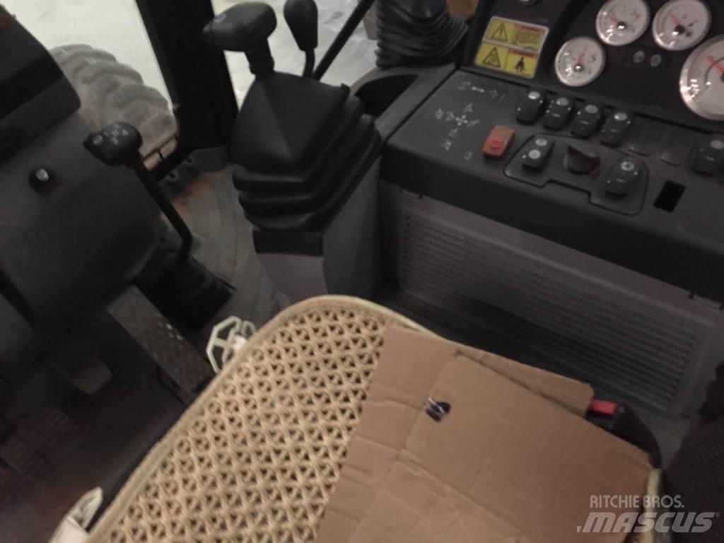 CAT 450 E 反鏟裝載機