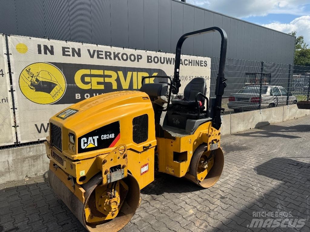 CAT CB 24 B 雙輪滾壓機