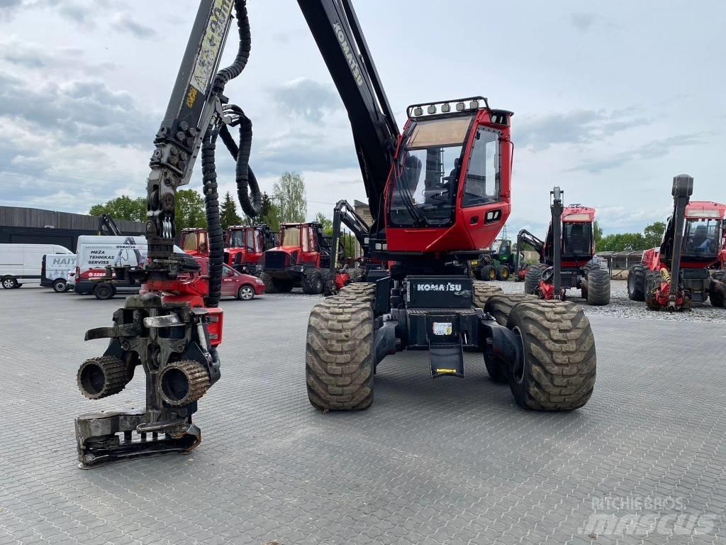Komatsu 901 XC 收穫機