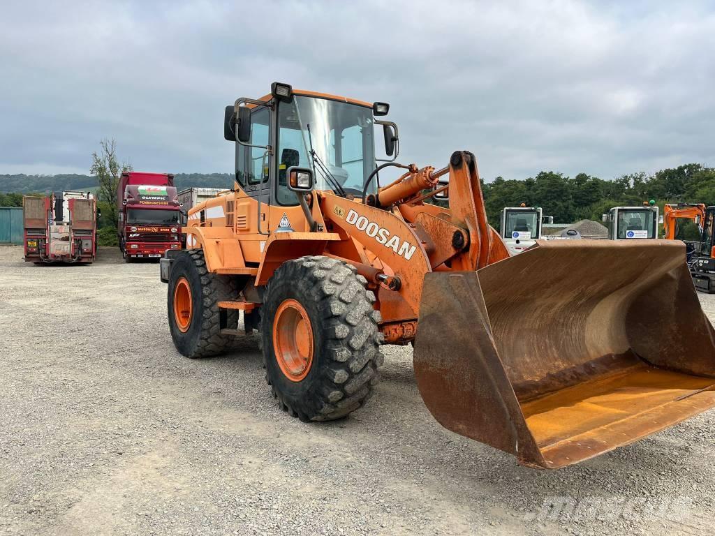 Doosan DL 200 輪胎式裝載機