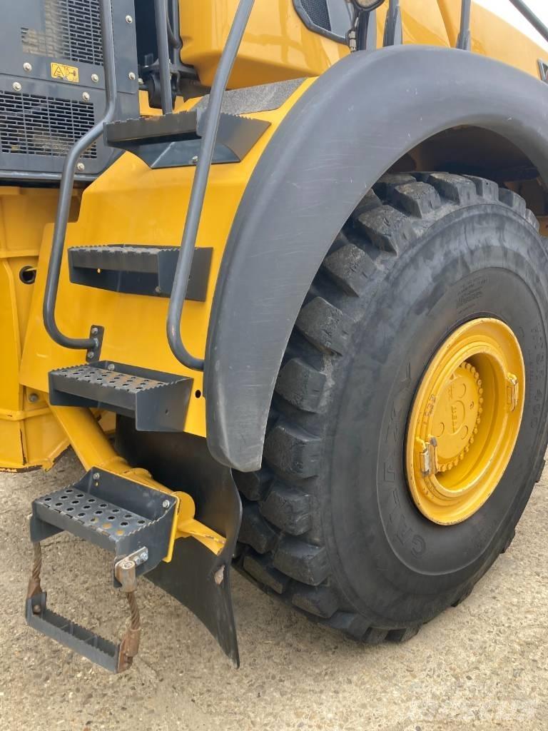 Bell B45E 6x6 鉸接式起吊車