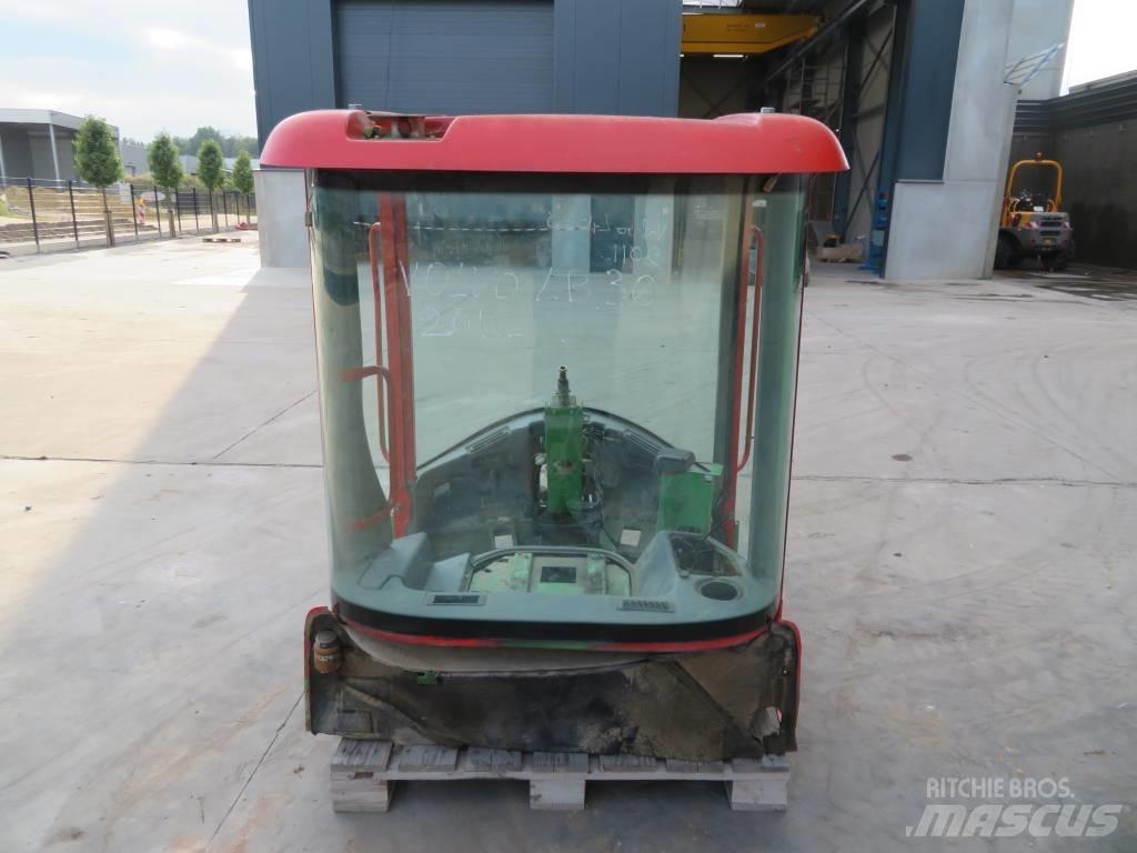 Volvo L30B / L35B 駕駛室與內部